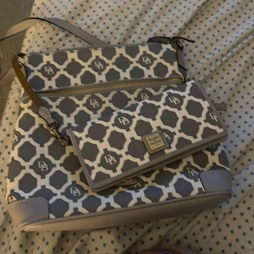 Great Dooney Bourne purse and wallet